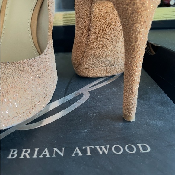 Neiman Marcus Tan Heels Elegant Stiletto Pumps - Picture 2 of 3